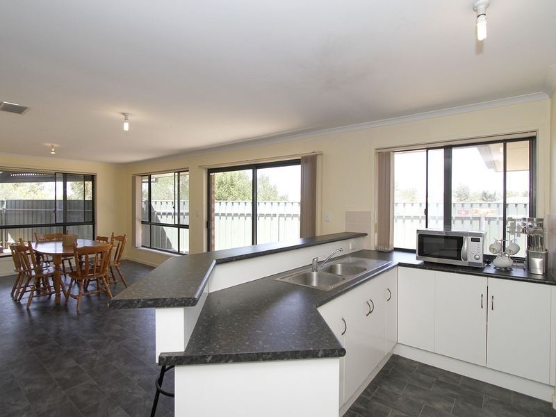 28 Lakeside Drive, Paralowie SA 5108