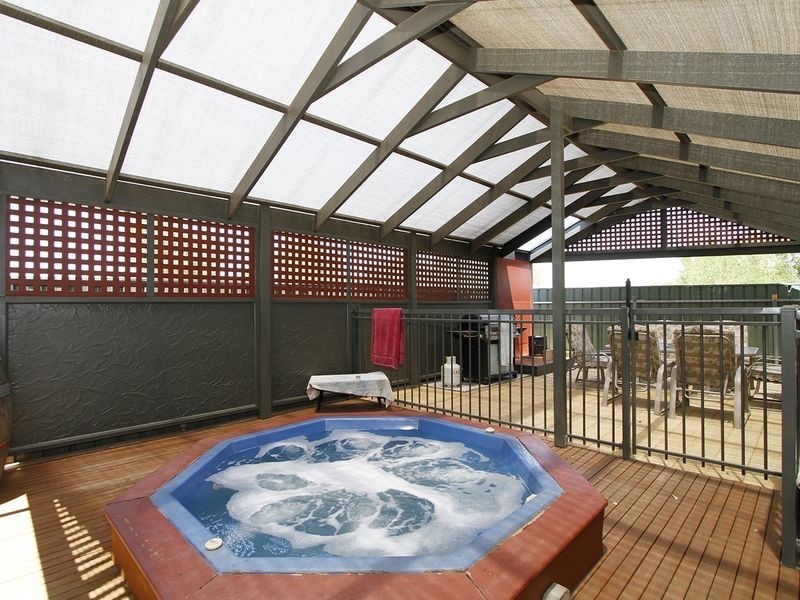 28 Lakeside Drive, Paralowie SA 5108