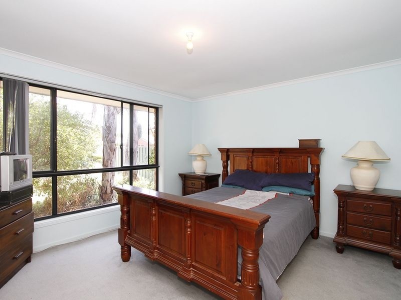 28 Lakeside Drive, Paralowie SA 5108
