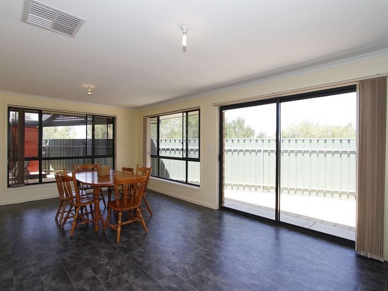28 Lakeside Drive, Paralowie SA 5108