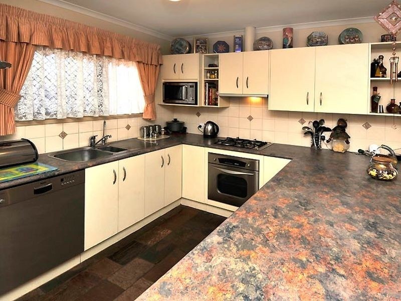27 Torrens Crescent, Pennington SA 5013