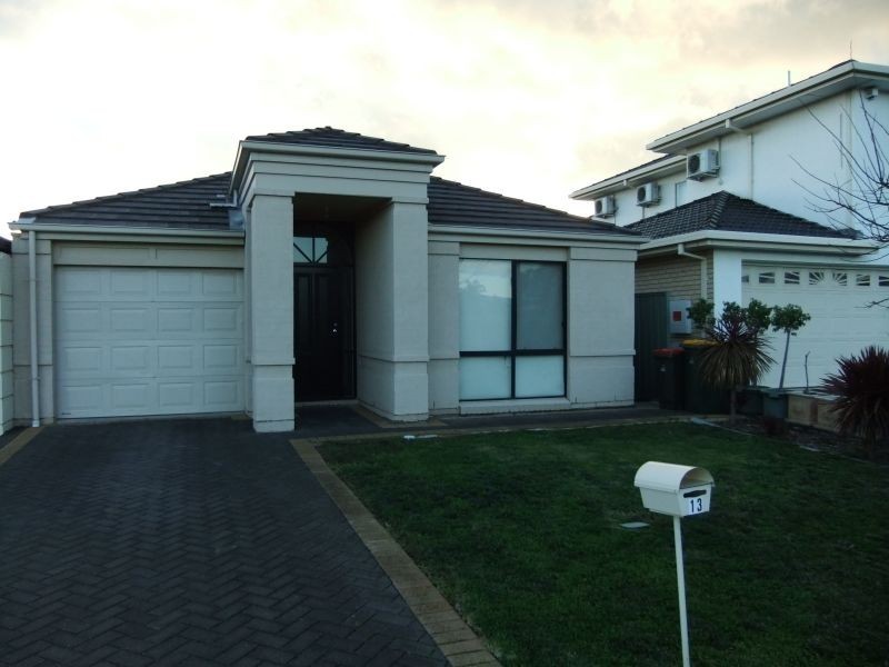 13 Rowe Circuit, Walkley Heights SA 5098