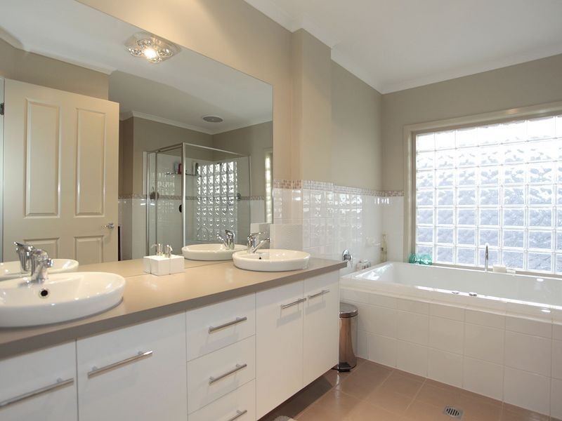 11 Wayne Avenue, Fulham Gardens SA 5024