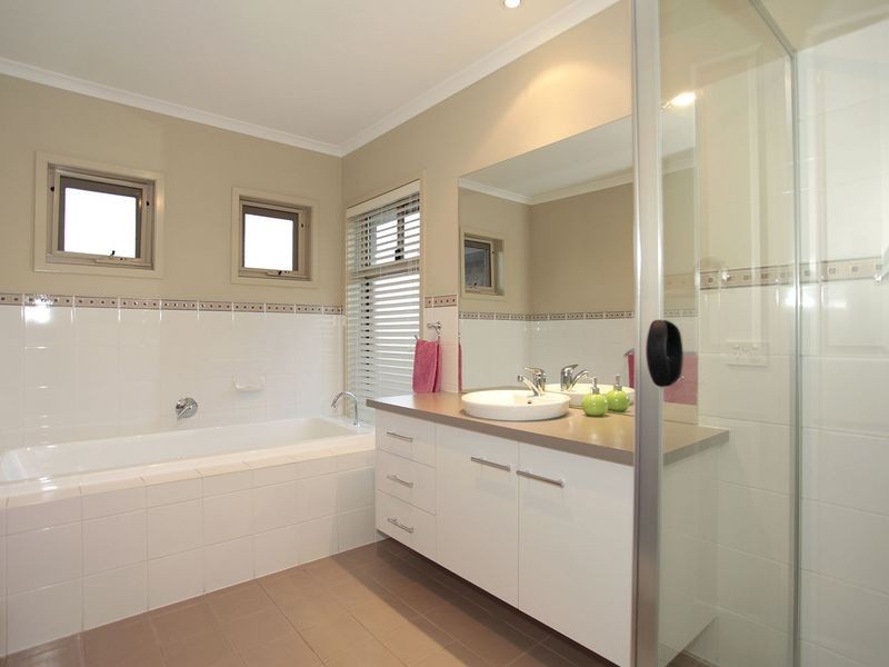 11 Wayne Avenue, Fulham Gardens SA 5024