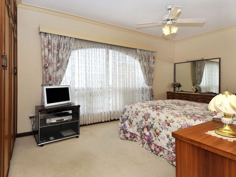 19 Hoylake Crescent, West Lakes SA 5021