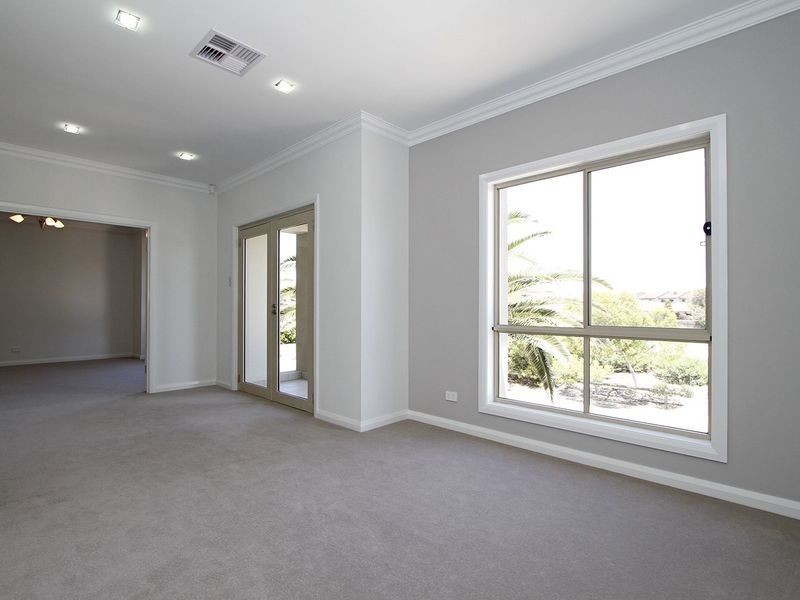 21 Nambour Crescent, West Lakes Shore SA 5020