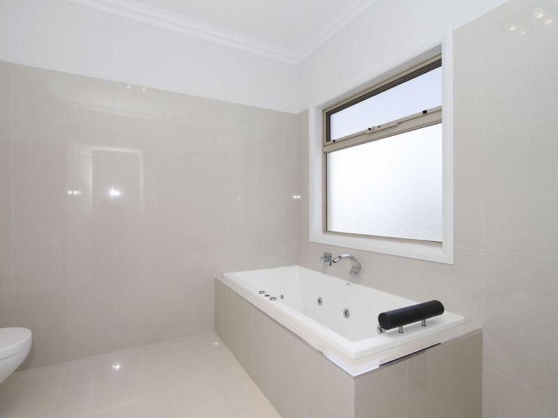 21 Nambour Crescent, West Lakes Shore SA 5020