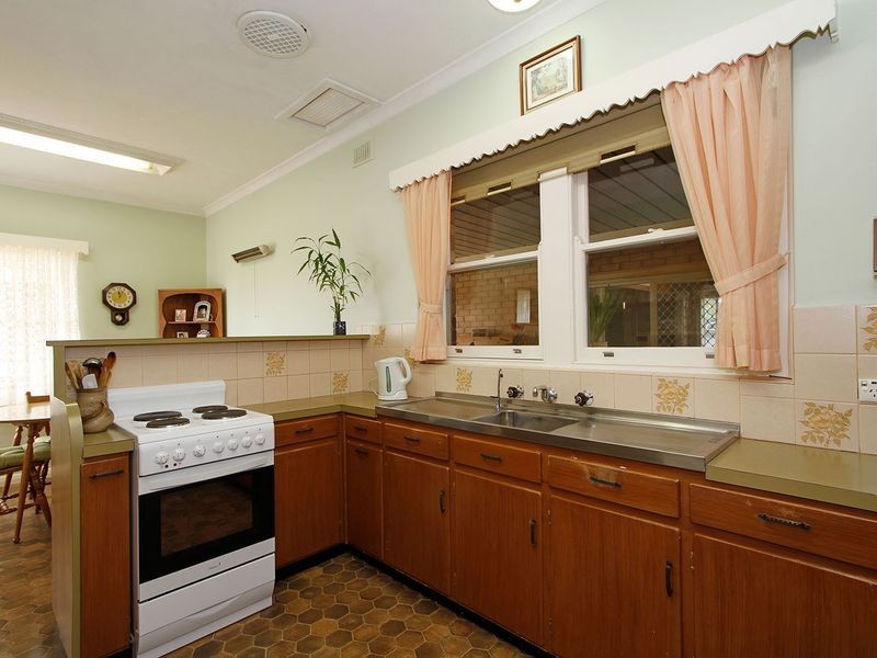 2 Singleton Avenue, Seaton SA 5023