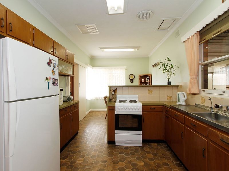 2 Singleton Avenue, Seaton SA 5023