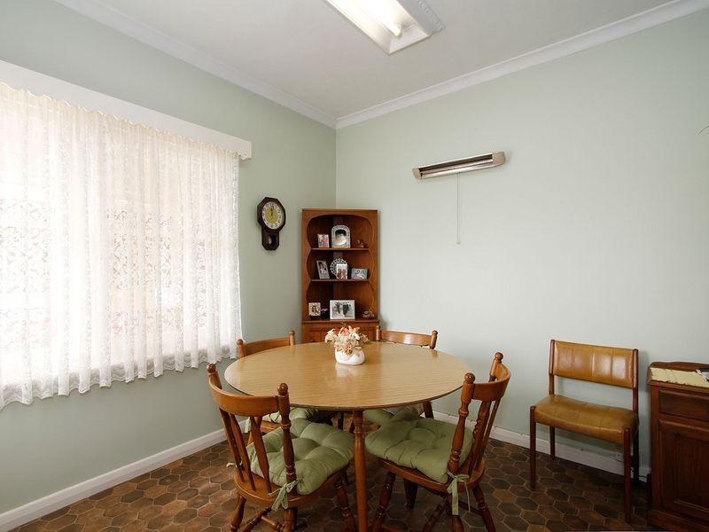 2 Singleton Avenue, Seaton SA 5023