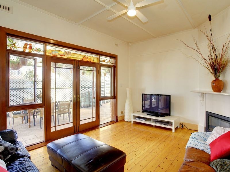 60 Oval Avenue, Woodville South SA 5011