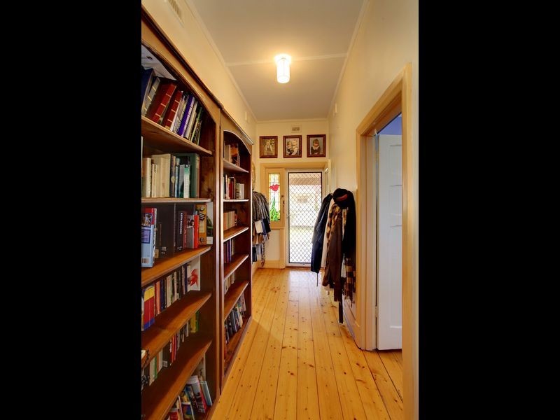 60 Oval Avenue, Woodville South SA 5011