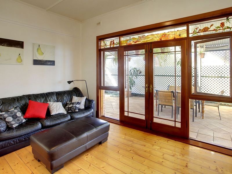 60 Oval Avenue, Woodville South SA 5011