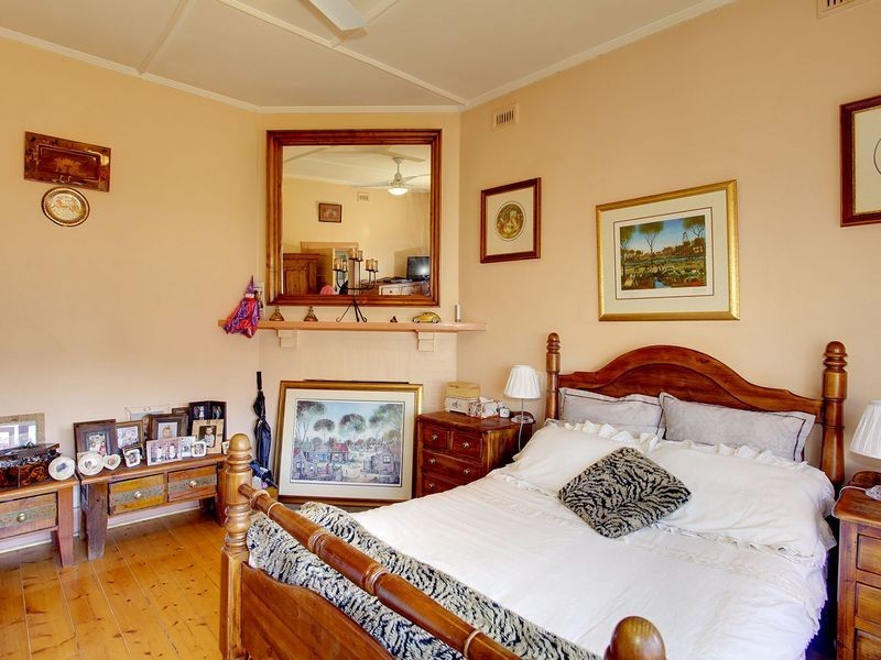 60 Oval Avenue, Woodville South SA 5011