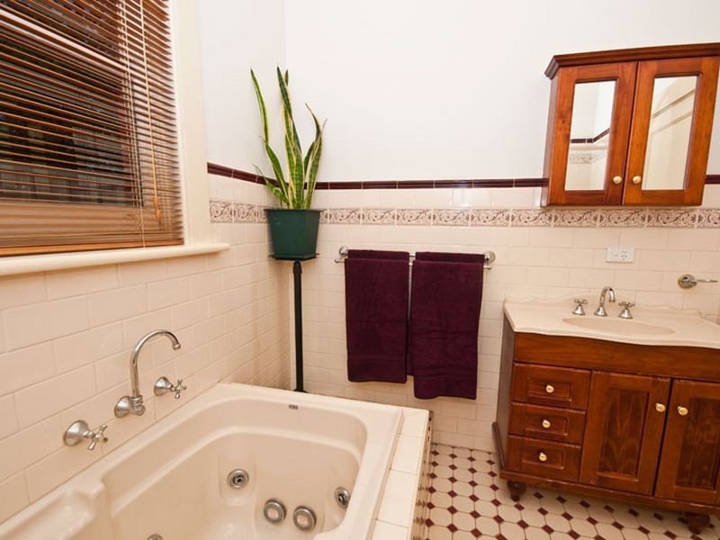 5 The Grove, Woodville SA 5011