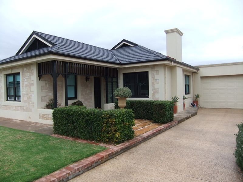 4 Singleton Avenue, Seaton SA 5023