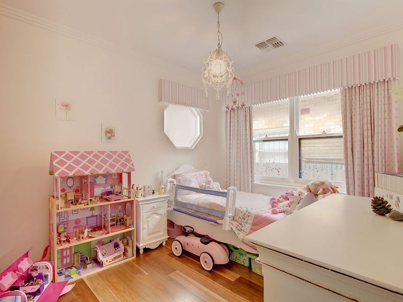 4 Singleton Avenue, Seaton SA 5023