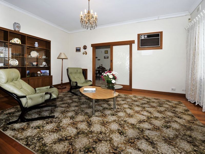 53 Honeyton Street, Seaton SA 5023