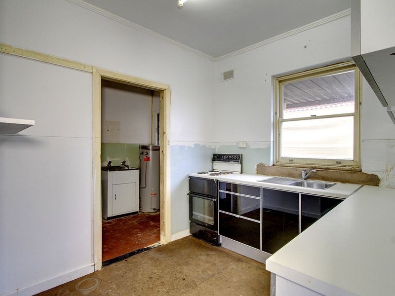 8 Machin Street, Woodville South SA 5011