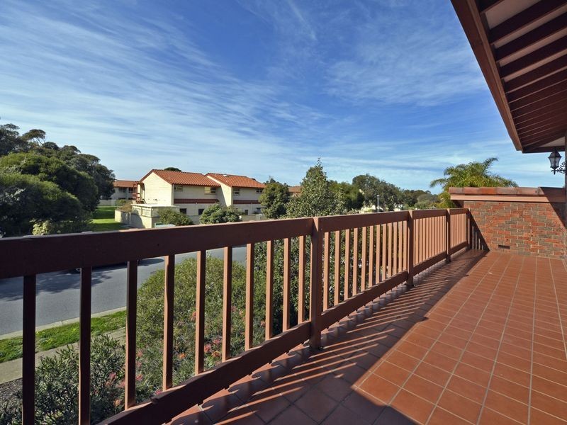 6 Mooloola Way, West Lakes Shore SA 5020