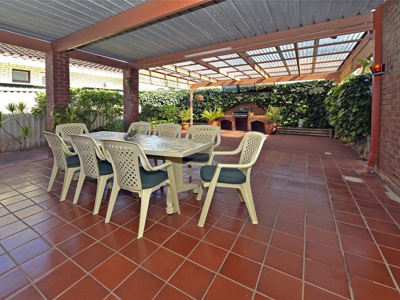 6 Mooloola Way, West Lakes Shore SA 5020