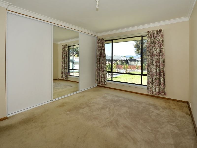 12 Sturt Road, Valley View SA 5093