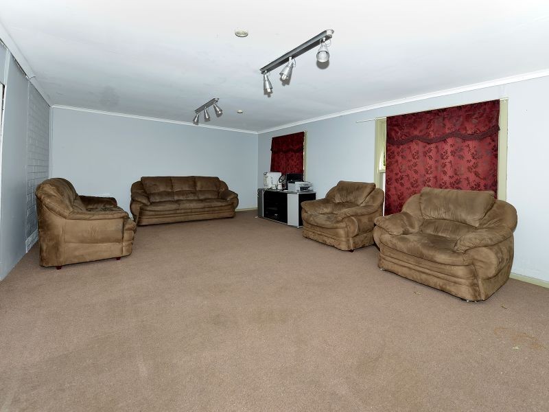 12 Sturt Road, Valley View SA 5093