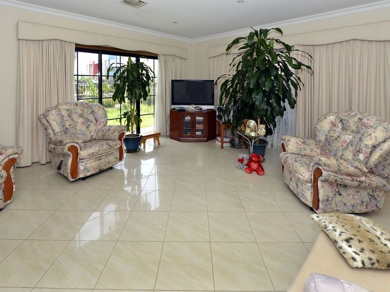 9 Azores Court, Mawson Lakes SA 5095