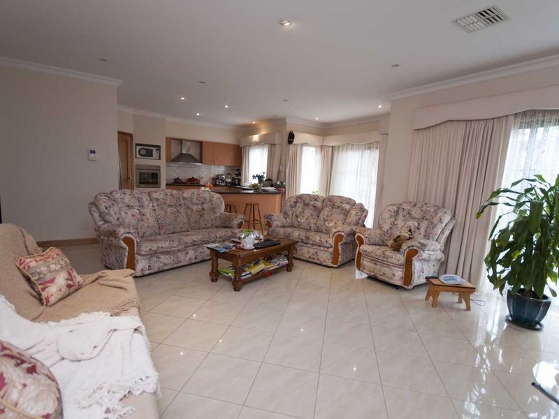 9 Azores Court, Mawson Lakes SA 5095