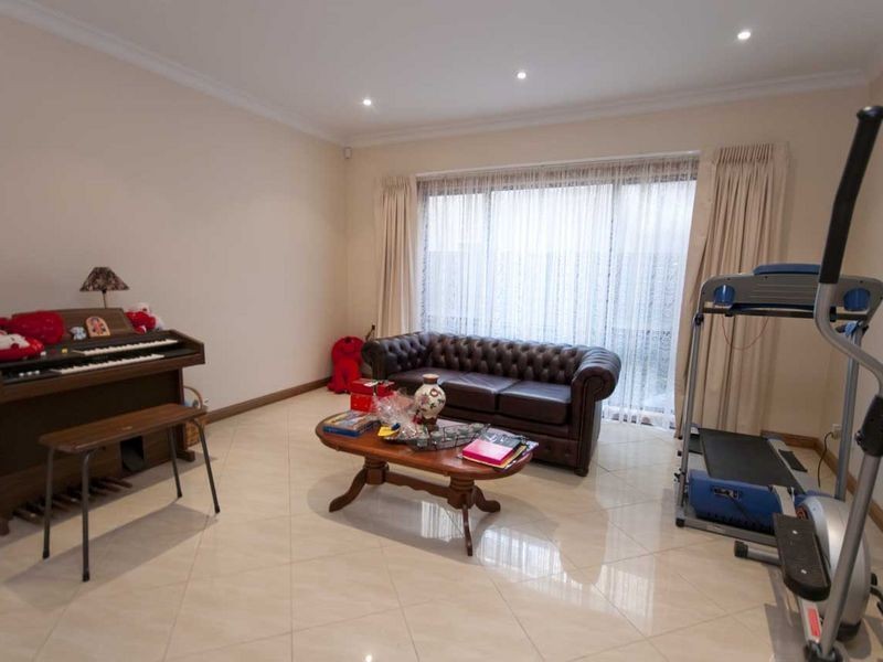 9 Azores Court, Mawson Lakes SA 5095