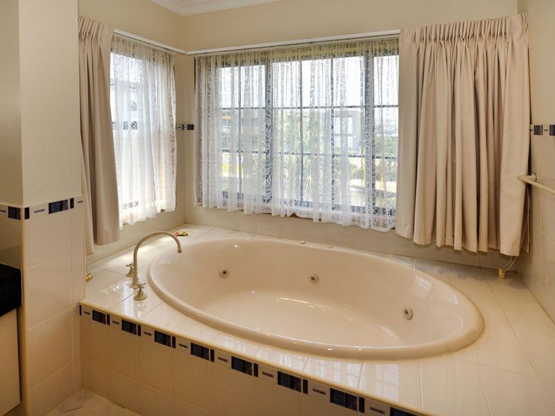 9 Azores Court, Mawson Lakes SA 5095