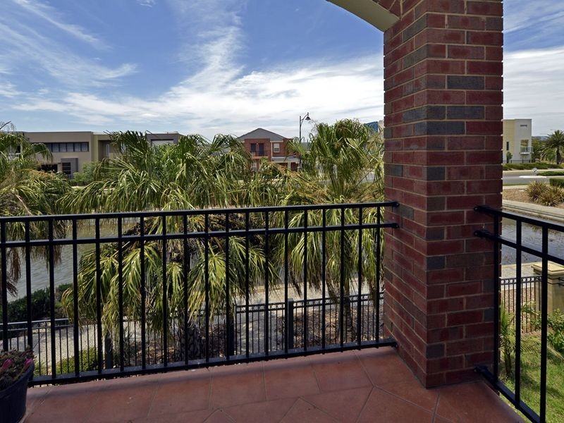 9 Azores Court, Mawson Lakes SA 5095