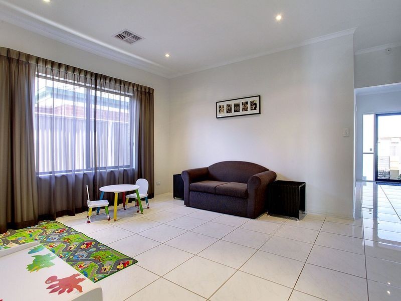 4 Londonderry Crescent, Mansfield Park SA 5012