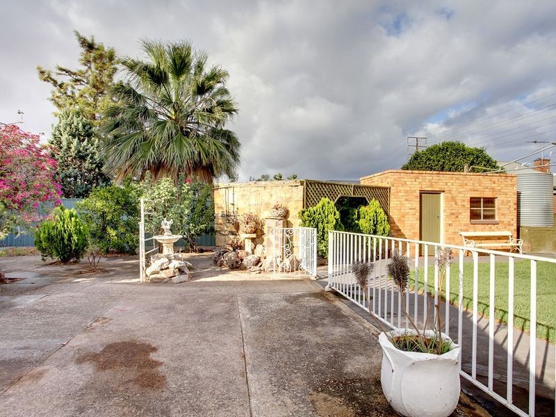 1 Holbrooks Road, Flinders Park SA 5025