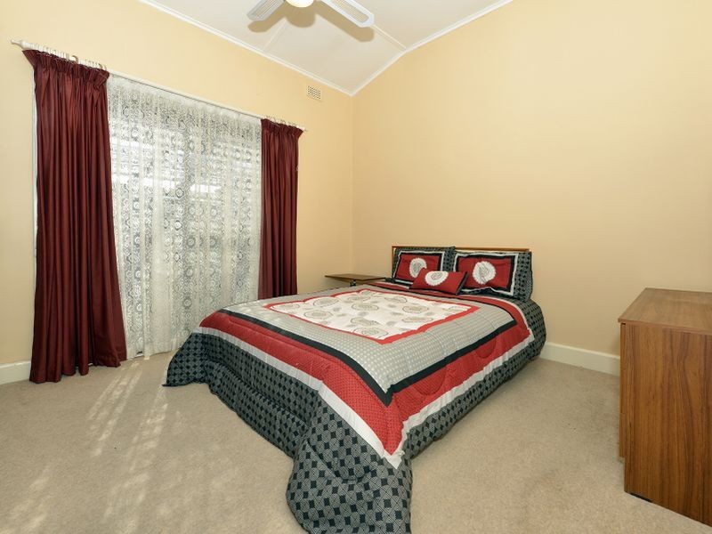 27 Findon Road, Woodville South SA 5011