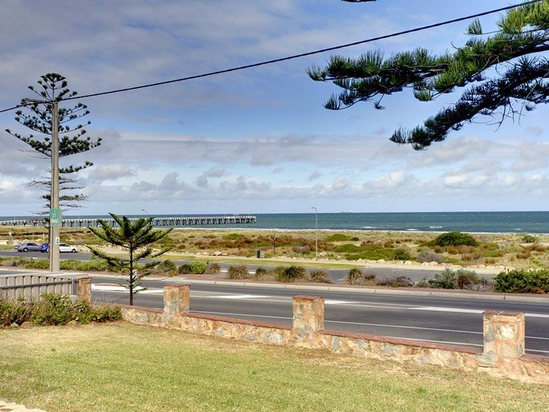 215 Lady Gowrie Drive, Largs Bay SA 5016