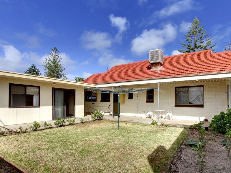215 Lady Gowrie Drive, Largs Bay SA 5016