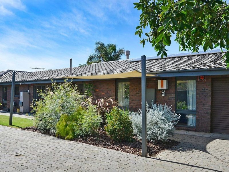 17 Lakeside Court, Tennyson SA 5022