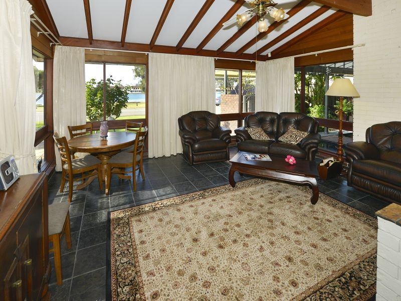 17 Lakeside Court, Tennyson SA 5022