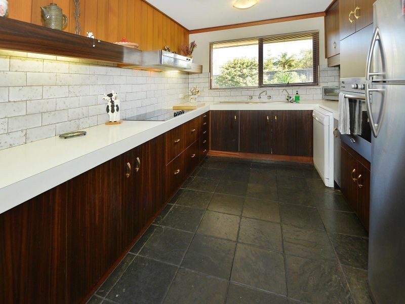 17 Lakeside Court, Tennyson SA 5022