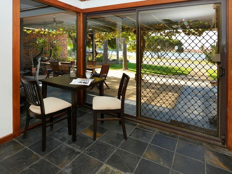 17 Lakeside Court, Tennyson SA 5022