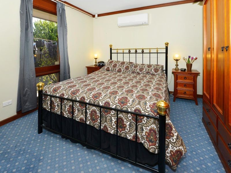 17 Lakeside Court, Tennyson SA 5022