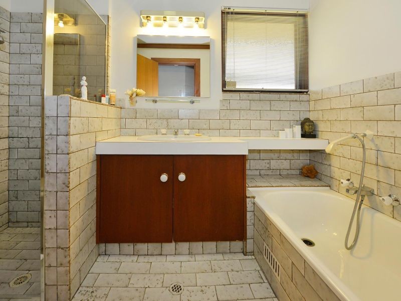 17 Lakeside Court, Tennyson SA 5022