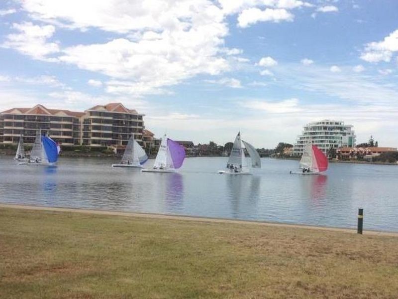 17 Lakeside Court, Tennyson SA 5022