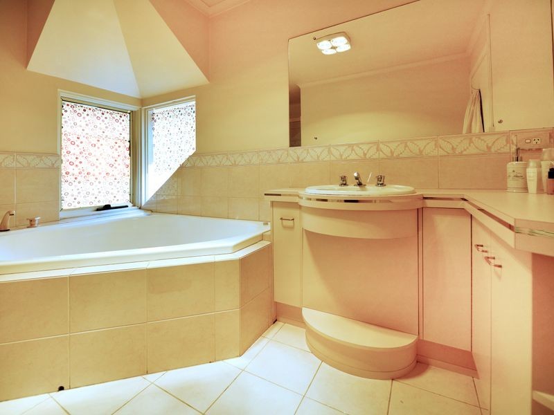 7 Carrondown Walk, Brompton SA 5007