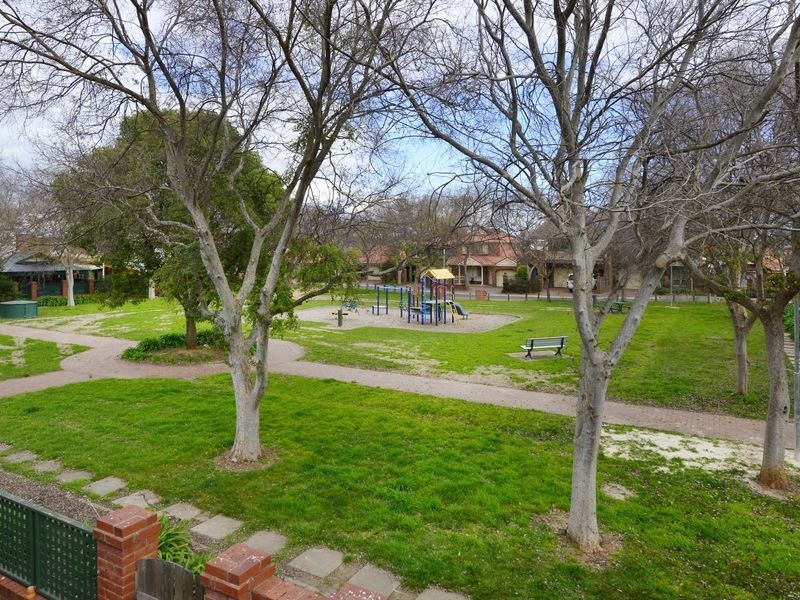 7 Carrondown Walk, Brompton SA 5007