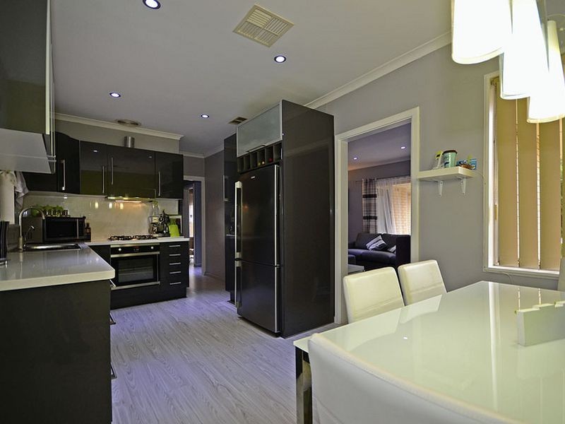 8 Avis Court, Valley View SA 5093