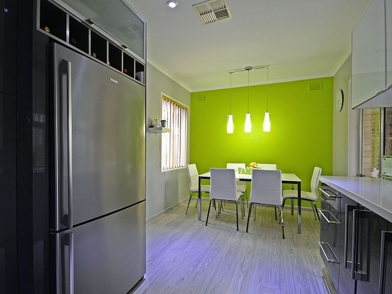 8 Avis Court, Valley View SA 5093