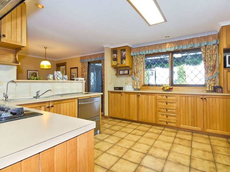 12 Farming Crescent, Hallett Cove SA 5158