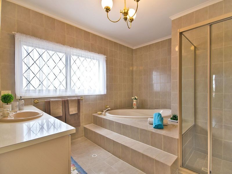 12 Farming Crescent, Hallett Cove SA 5158